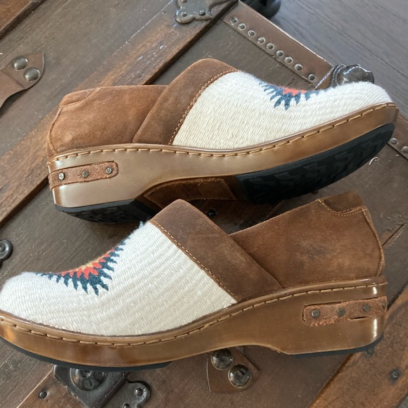 Born shoes with Aztec design - Picture 2 of 6